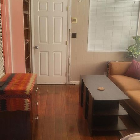 Woodland Hills Best Priced Room ロサンゼルス エクステリア 写真